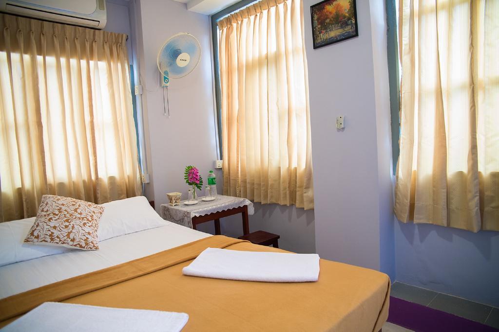 The Sat Yangon Exterior foto