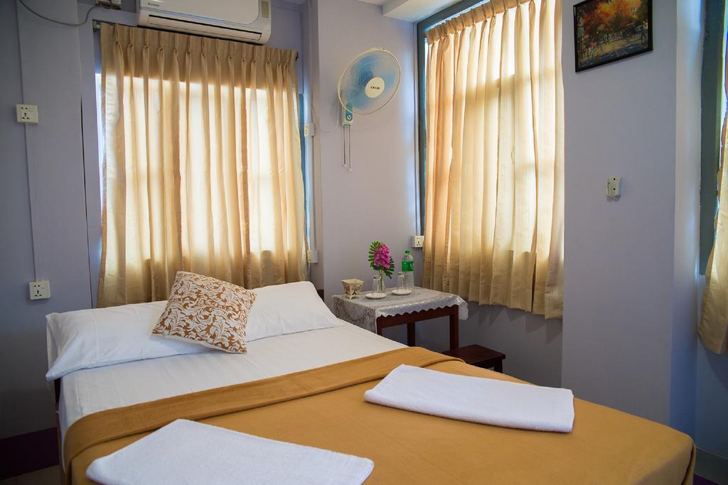 The Sat Yangon Exterior foto