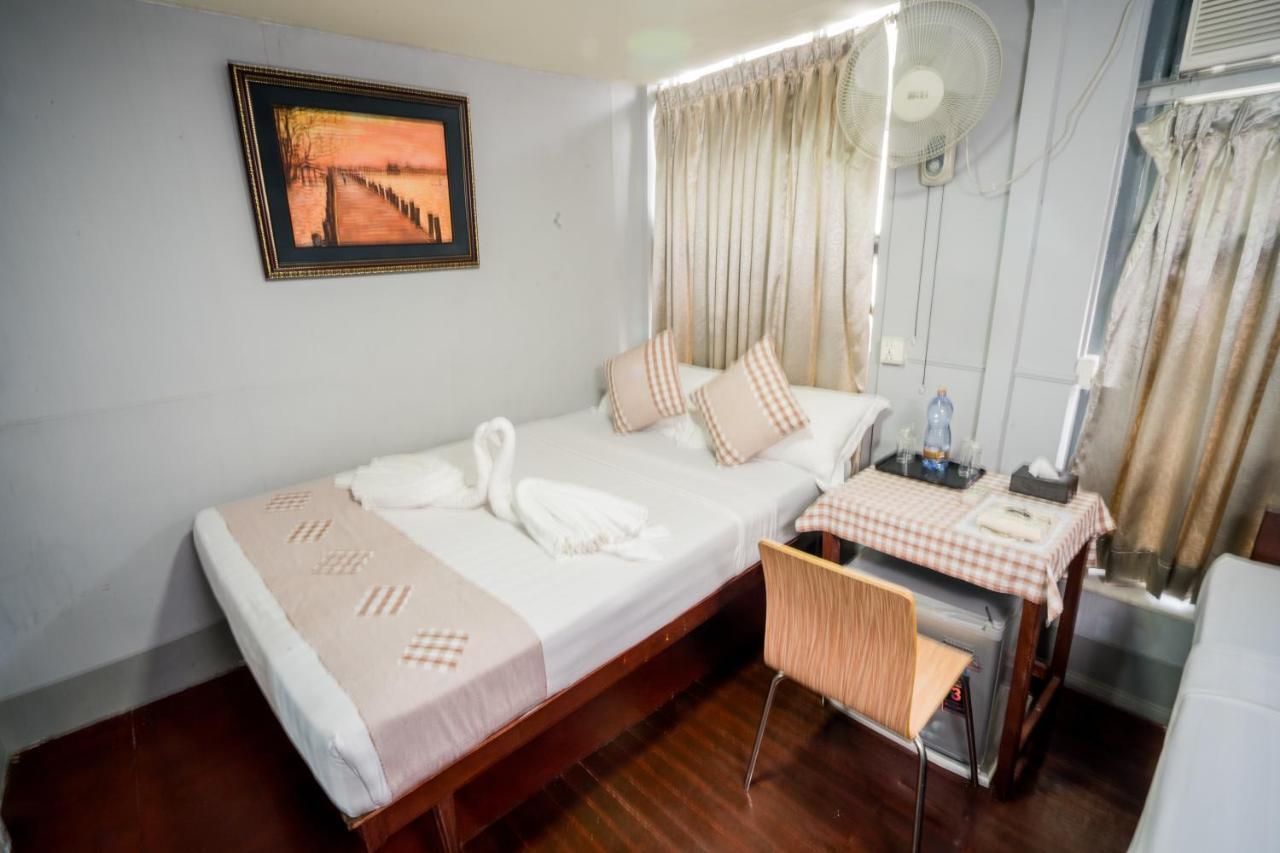 The Sat Yangon Exterior foto